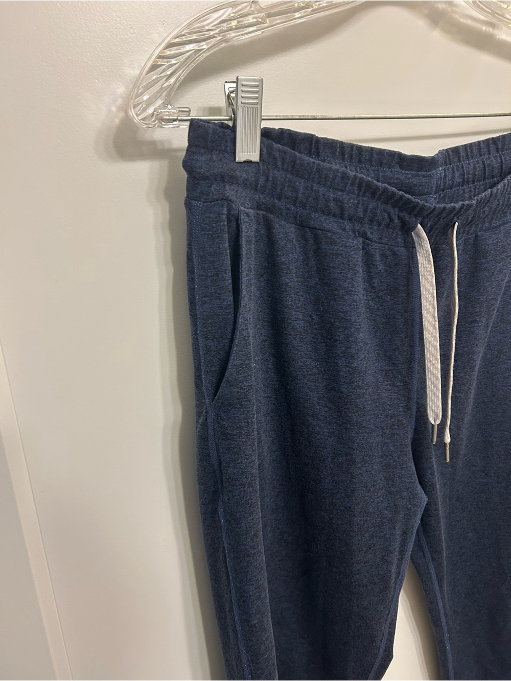 Vuori Performance Joggers in Navy Heather - Picture 4 of 10